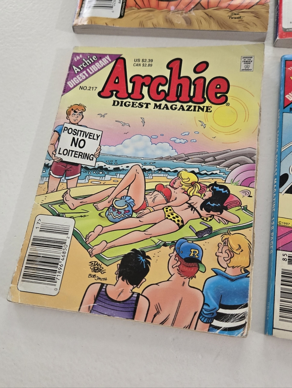 2 Archie Digest Comics Halloween Special Christmas 2 Archie Digest Magazines - Picture 6 of 9